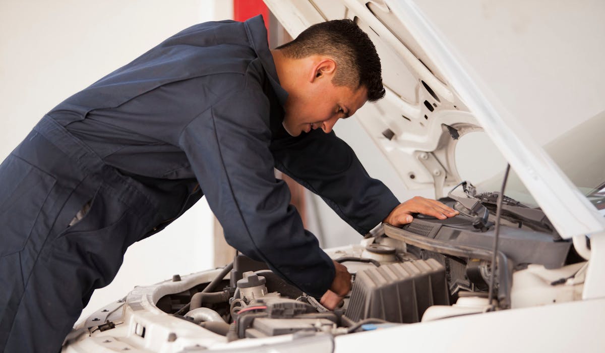 A Qui Confier La Reparation De Sa Voiture Dossier Familial