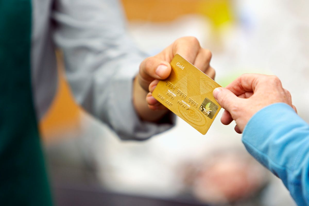 Échange du terminal de paiement par carte bleue : des restaurants victimes  d'une nouvelle escroquerie