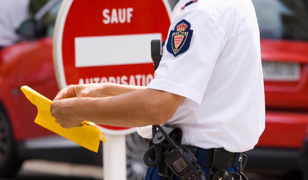 On a le droit de contester une infraction. On a le droit de contester une infraction.
