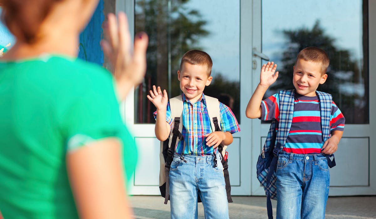 Pour des enfants petits, préférer un cycle court : trois jours chez un parent, quatre chez l’autre. Pour des enfants petits, préférer un cycle court : trois jours chez un parent, quatre chez l’autre.