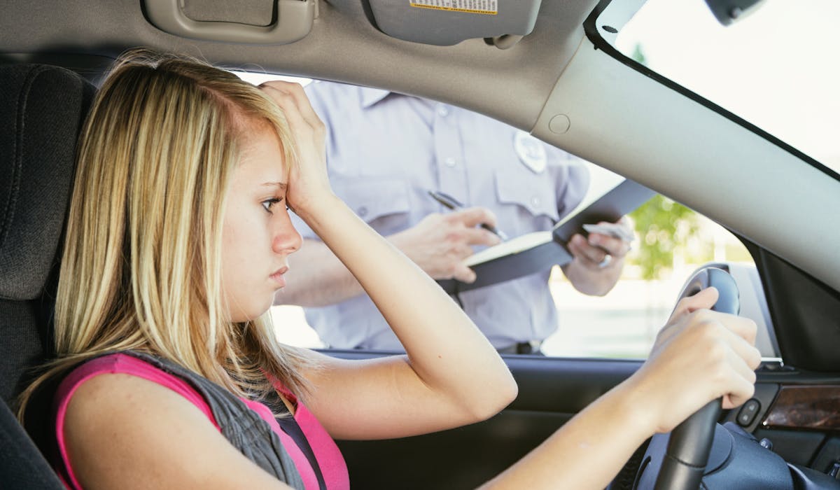 Excès de vitesse, alcool au volant, stationnement interdit... les infractions au volant peuvent vous coûter une amende voire une perte de points. Excès de vitesse, alcool au volant, stationnement interdit... les infractions au volant peuvent vous coûter une amende voire une perte de points.