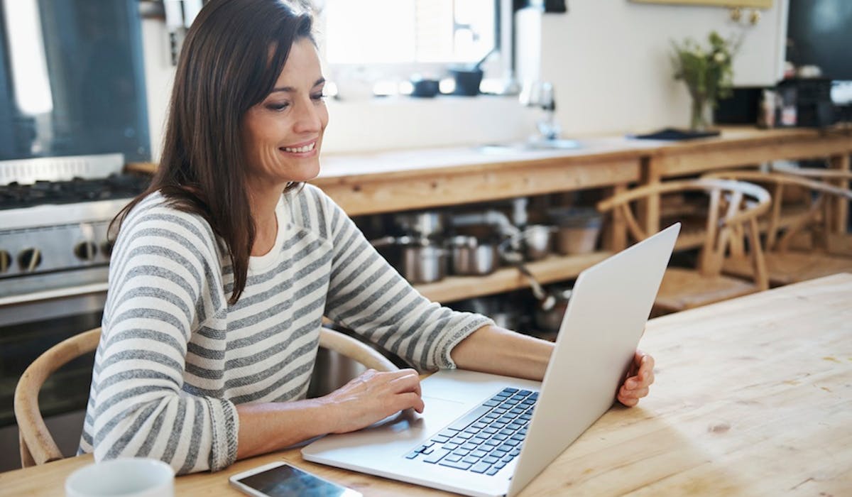 Dans le cadre d’une recherche d’emploi sur Internet, les réseaux sociaux ne remplacent pas encore les sites d’emplois, mais montent en puissance chaque année. Dans le cadre d’une recherche d’emploi sur Internet, les réseaux sociaux ne remplacent pas encore les sites d’emplois, mais montent en puissance chaque année.