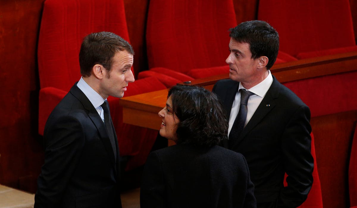 Le Premier ministre Manuel Valls, avec Emmanuel Macron et Myriam El Khomri, le 18 janvier, lors de la cérémonie des voeux aux acteurs de l'entreprise et de l'emploi, au Conseil économique, social et environnemental. Le Premier ministre Manuel Valls, avec Emmanuel Macron et Myriam El Khomri, le 18 janvier, lors de la cérémonie des voeux aux acteurs de l'entreprise et de l'emploi, au Conseil économique, social et environnemental.