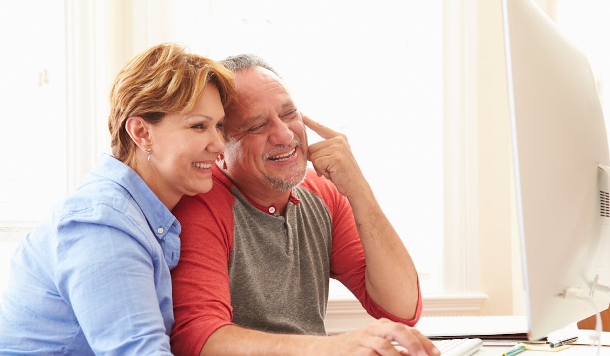 Les plus de 50 ans sont connectés à Internet en moyenne 13h15 par semaine. Les plus de 50 ans sont connectés à Internet en moyenne 13h15 par semaine.