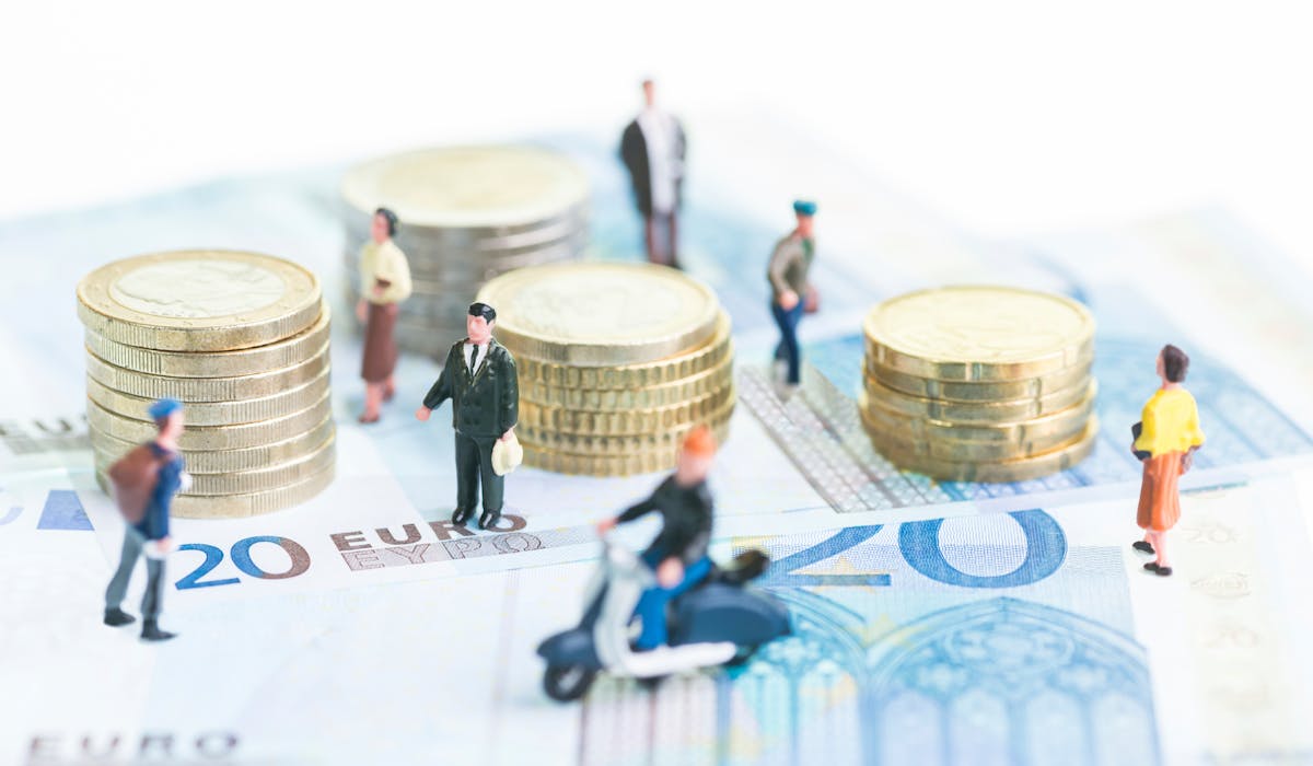 L’impôt sur le revenu se concentre sur les classes moyennes supérieures et les plus aisées, en particulier les familles. L’impôt sur le revenu se concentre sur les classes moyennes supérieures et les plus aisées, en particulier les familles.