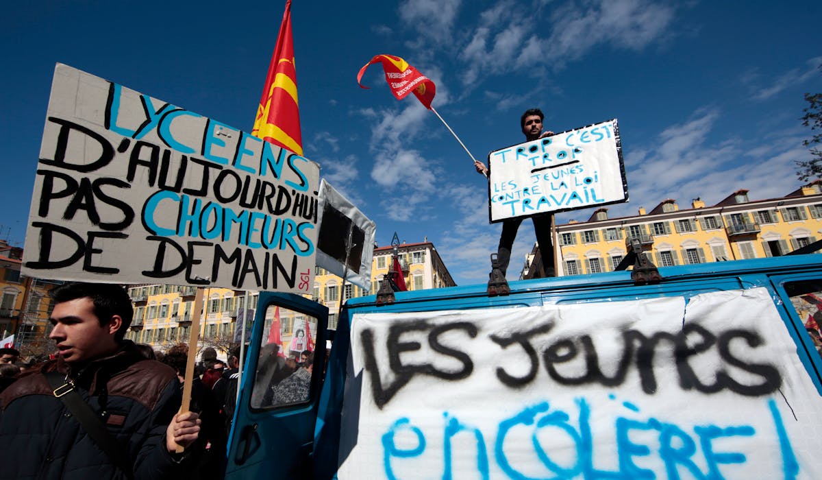A Nice, lors d'une manifestation contre la loi Travail, le mercredi 9 mars. A Nice, lors d'une manifestation contre la loi Travail, le mercredi 9 mars.
