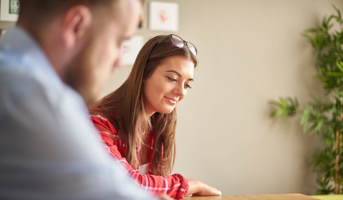 La garantie jeunes s'adresse aux 16-25 pas ou peu diplômés qui ne sont ni en cycle d’études, ni en formation et dont les ressources ne dépassent le plafond du Revenu de solidarité active (RSA). La garantie jeunes s'adresse aux 16-25 pas ou peu diplômés qui ne sont ni en cycle d’études, ni en formation et dont les ressources ne dépassent le plafond du Revenu de solidarité active (RSA).