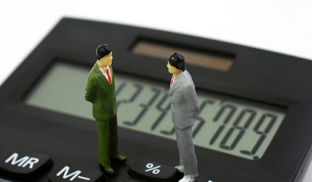 Pour diminuer le montant de votre impôt, n’oubliez pas faire le total des sommes que vous pouvez légalement déduire de vos revenus. Pour diminuer le montant de votre impôt, n’oubliez pas faire le total des sommes que vous pouvez légalement déduire de vos revenus.