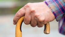 Fonctionnaires retraités : comment obtenir l’aide au maintien à domicile depuis le 1er mai 2016