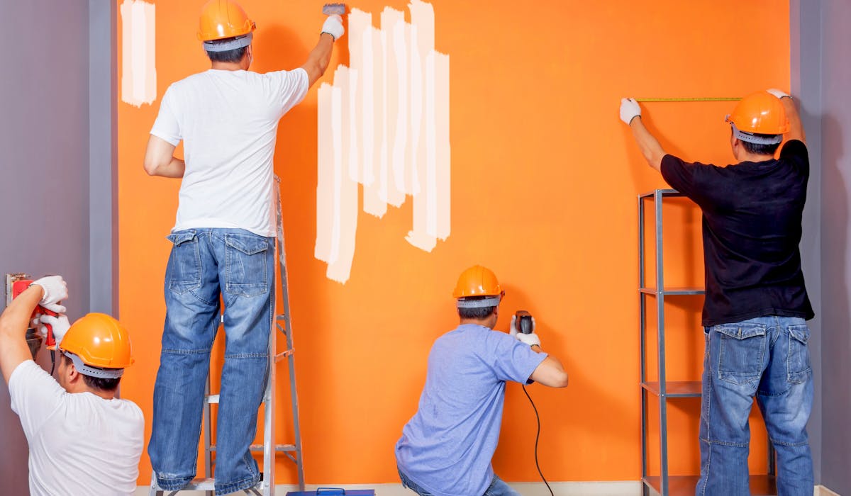Passez régulièrement sur le chantier pour discuter avec les artisans, donner des précisions, anticiper les problèmes. Passez régulièrement sur le chantier pour discuter avec les artisans, donner des précisions, anticiper les problèmes.