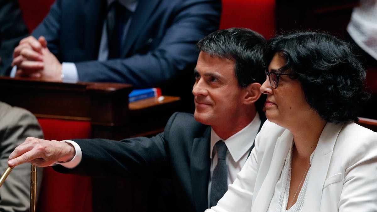 Le chef du gouvernement, Manuel Valls et la ministre du Travail, Myriam El Khomri lors d'un débat sur le texte, le 5 juillet à l’Assemblée nationale.