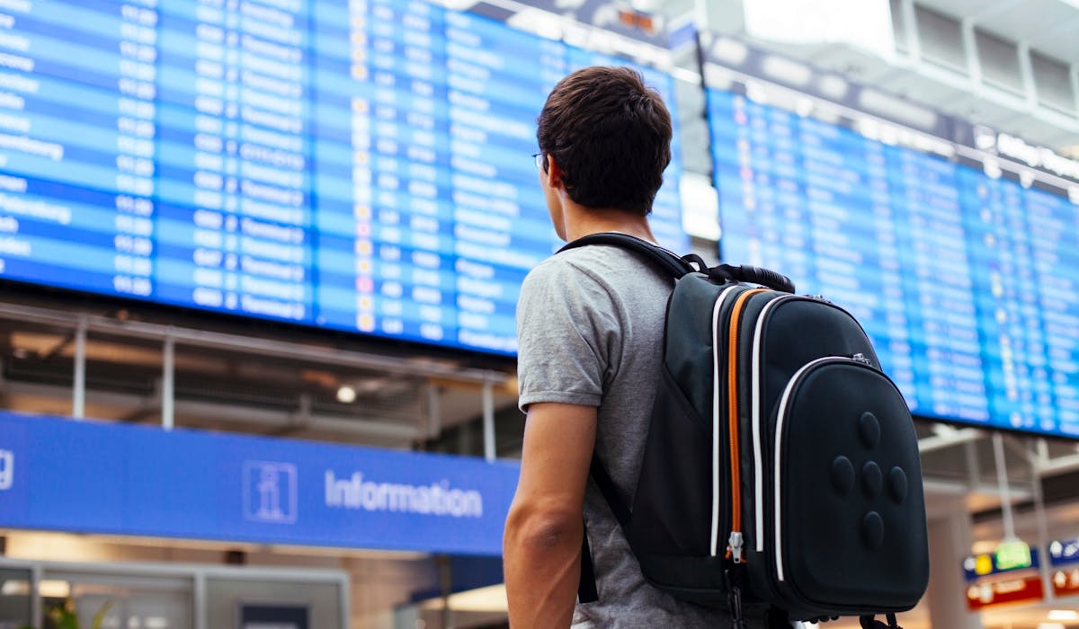 Si vous annulez un vol, exigez le remboursement des redevances et taxes d’aéroport. Si vous annulez un vol, exigez le remboursement des redevances et taxes d’aéroport.