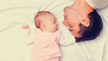 Premier enfant : jusqu’à 14 971 € perçus au titre des congés maternité, paternité et parental