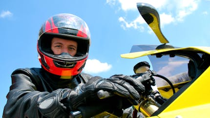 En moto ou à scooter, vous devrez porter des gants à partir du 20 novembre