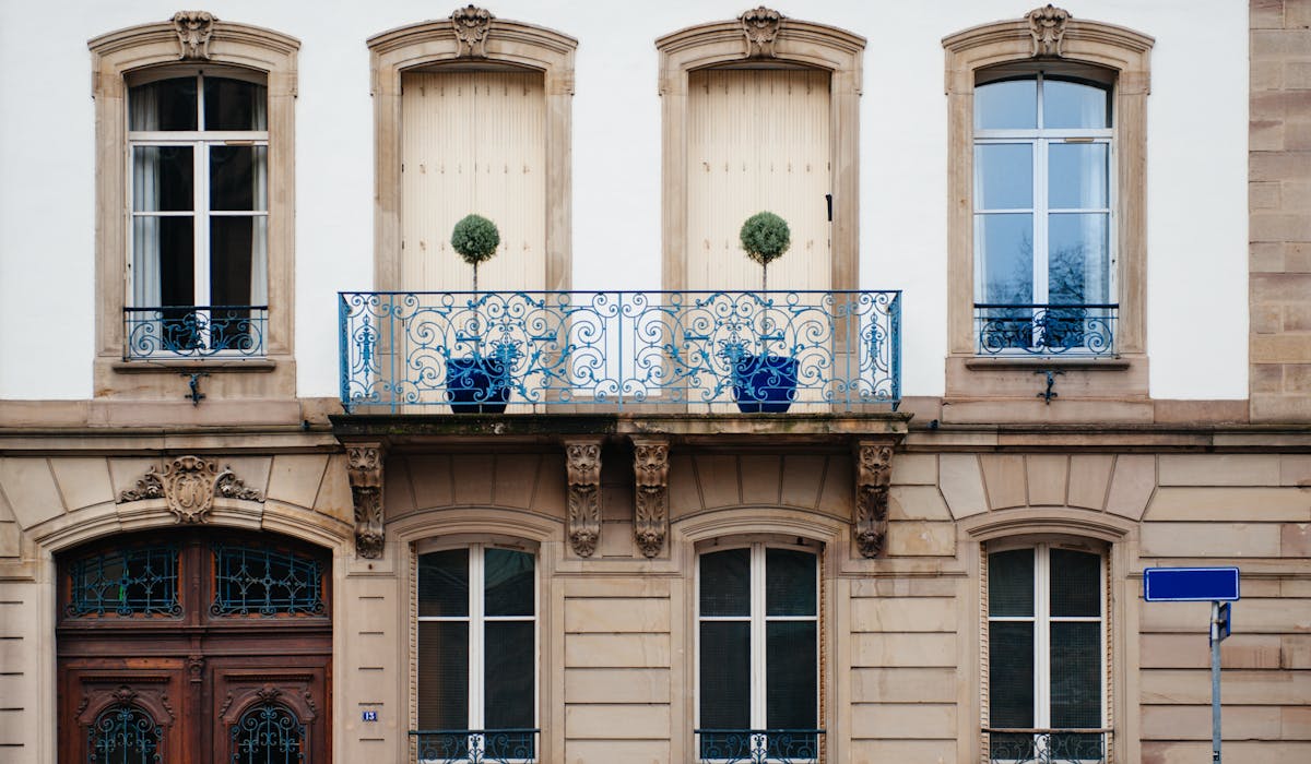 La France compte 8 millions de logements gérés en copropriété. La France compte 8 millions de logements gérés en copropriété.