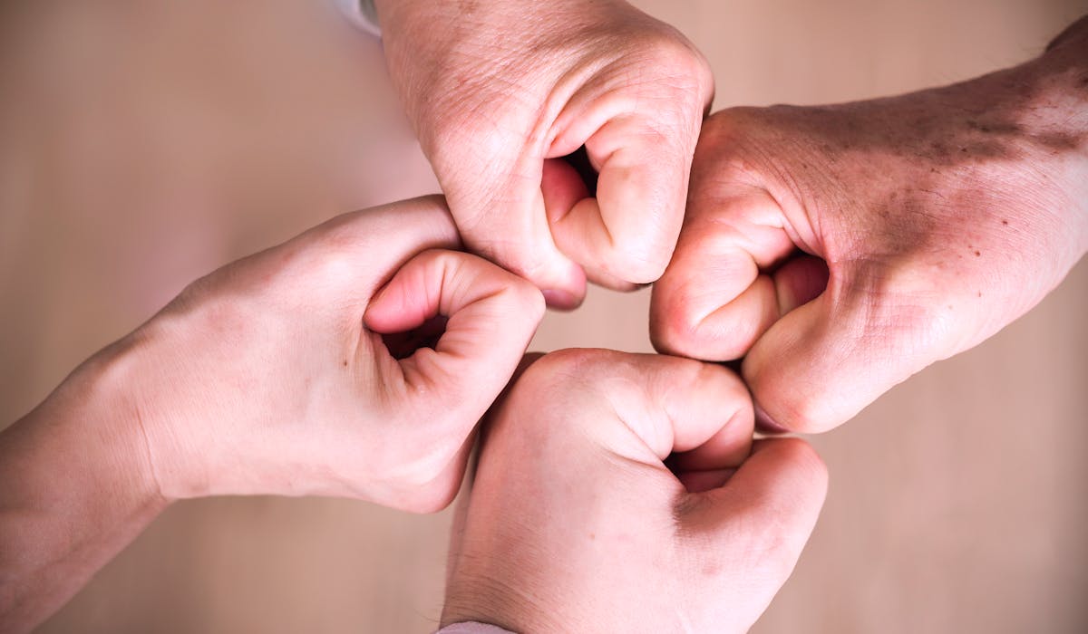 L’ascenseur social s’étant quelque peu grippé, parents et grands-parents tendent la main de plus en plus souvent à leur descendance. L’ascenseur social s’étant quelque peu grippé, parents et grands-parents tendent la main de plus en plus souvent à leur descendance.