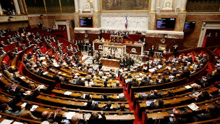 La droite souhaite destituer François Hollande, sans aucune chance de succès