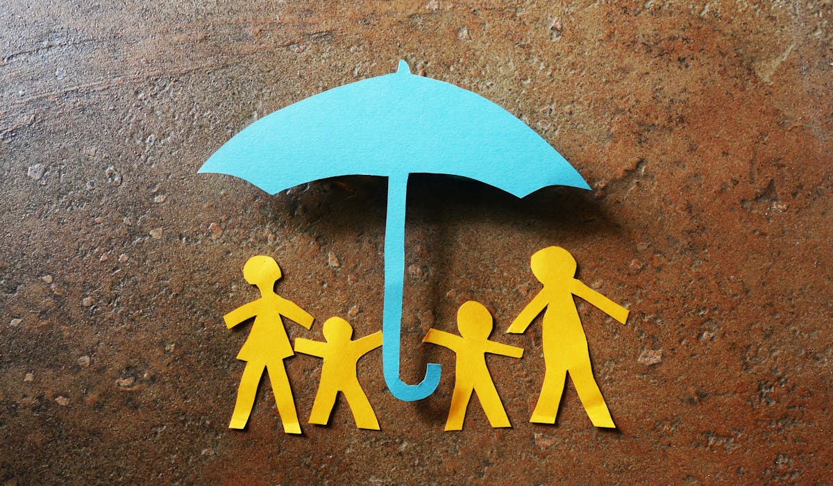 Souscrire une assurance-vie au profit de son conjoint permet de lui attribuer une part d’héritage supérieure à celle qui lui revient légalement dans sa succession. Souscrire une assurance-vie au profit de son conjoint permet de lui attribuer une part d’héritage supérieure à celle qui lui revient légalement dans sa succession.