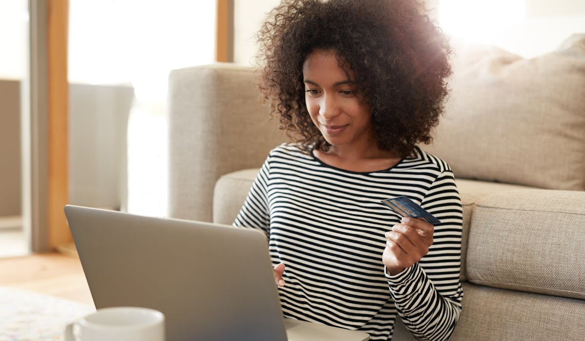 Au moment de payer, vérifiez que la page est sécurisée. Au moment de payer, vérifiez que la page est sécurisée.