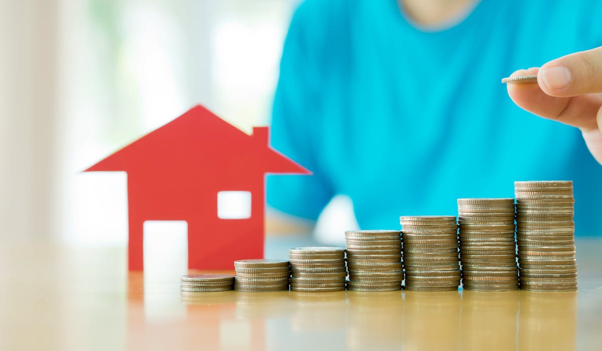 Pour bénéficier de la réduction d'impôt, le bien immobilier doit être mis en location pendant au minimum six ans. Pour bénéficier de la réduction d'impôt, le bien immobilier doit être mis en location pendant au minimum six ans.