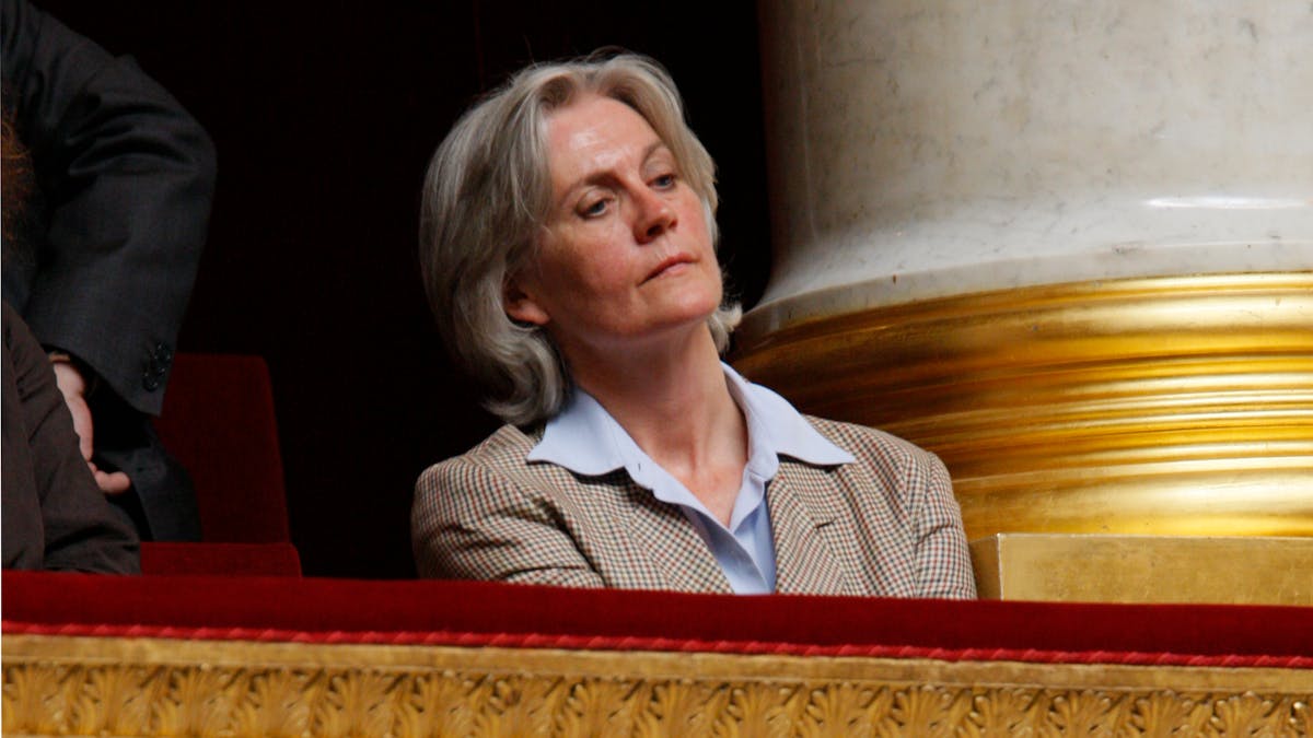 Penelope Fillon le 3 juillet 2007 à l’Assemblée nationale, écoutant le discours de politique générale de son mari, alors Premier ministre.