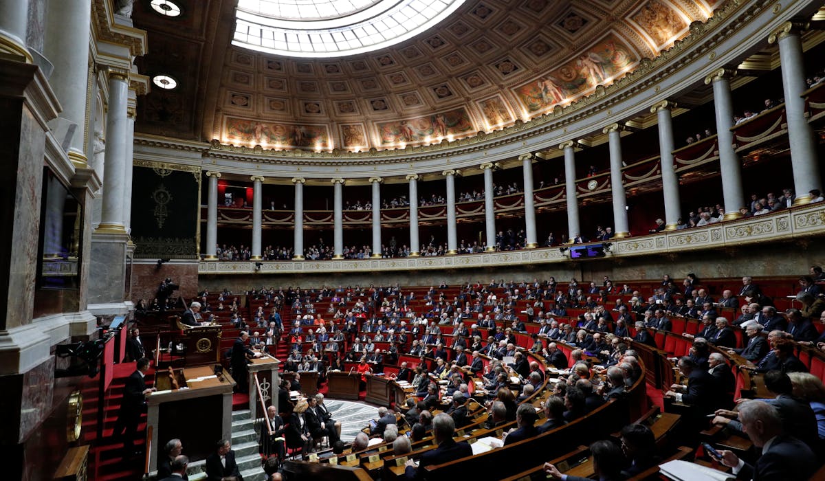 L’hémicycle de l’Assemblée nationale le 13 décembre 2016, lors du discours de politique générale prononcé par Bernard Cazeneuve, Premier ministre. L’hémicycle de l’Assemblée nationale le 13 décembre 2016, lors du discours de politique générale prononcé par Bernard Cazeneuve, Premier ministre.