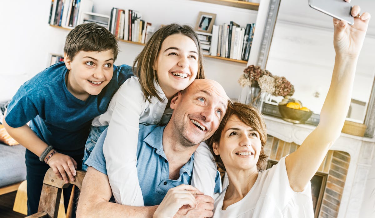 Le rattachement fiscal des enfants majeurs s'apprécie en fonction de critères multiples. Le rattachement fiscal des enfants majeurs s'apprécie en fonction de critères multiples.