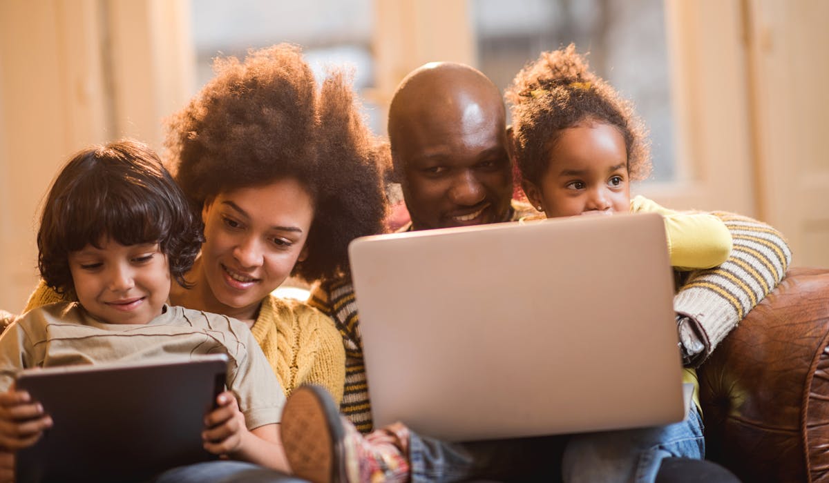 Une famille débourse 1 500 € en moyenne par an en télécom. Une famille débourse 1 500 € en moyenne par an en télécom.
