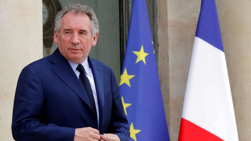François Bayrou quittant le palais de l’Elysée, jeudi 18 mai.