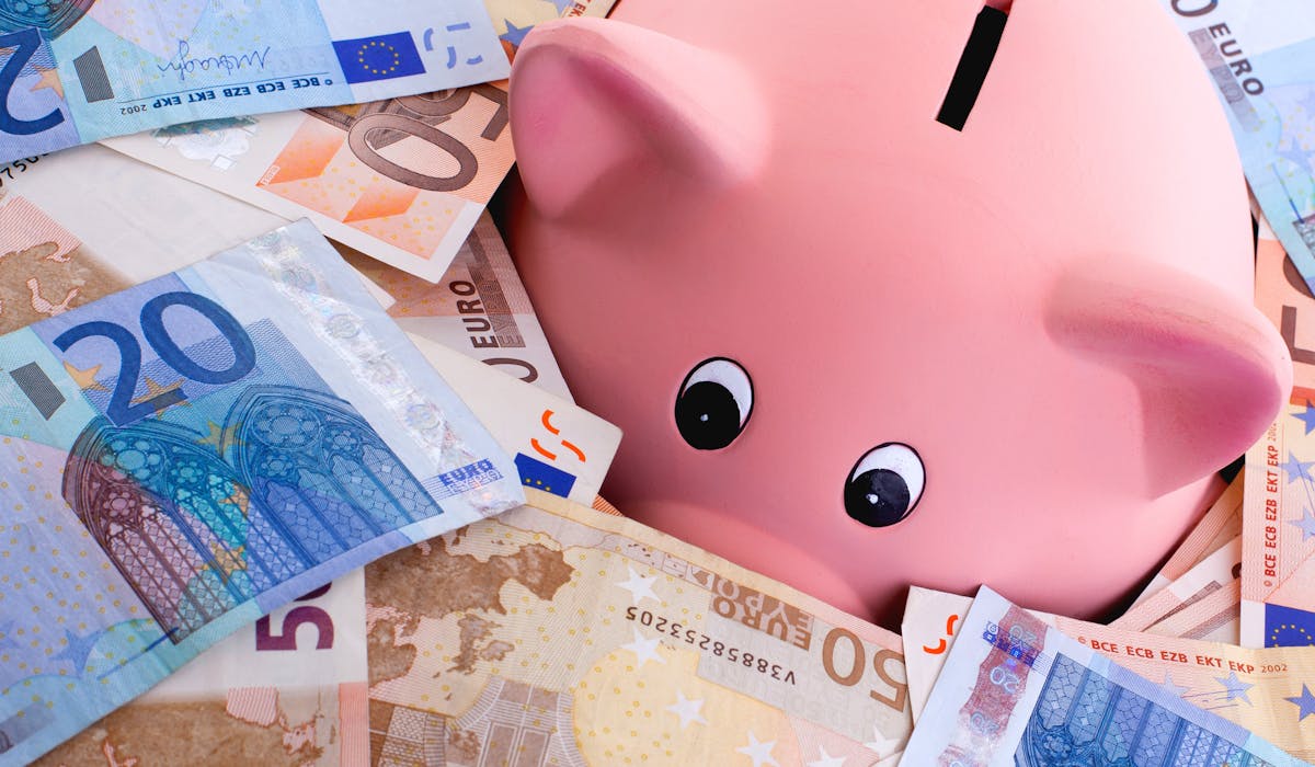 La plupart de l'épargne de précaution échappe à l'impôt sur le revenu. La plupart de l'épargne de précaution échappe à l'impôt sur le revenu.