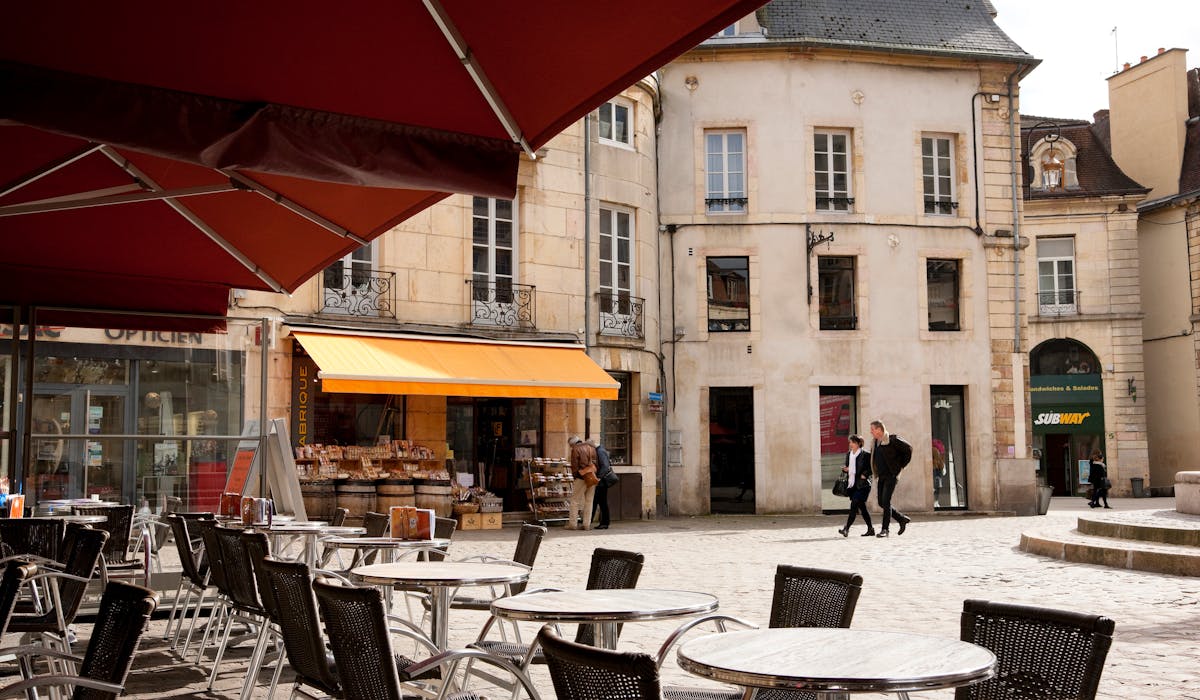 En 2015, le taux moyen de la taxe foncière atteignait 35,80 % en Côte-d’Or, département dont Dijon est la préfecture. En 2015, le taux moyen de la taxe foncière atteignait 35,80 % en Côte-d’Or, département dont Dijon est la préfecture.