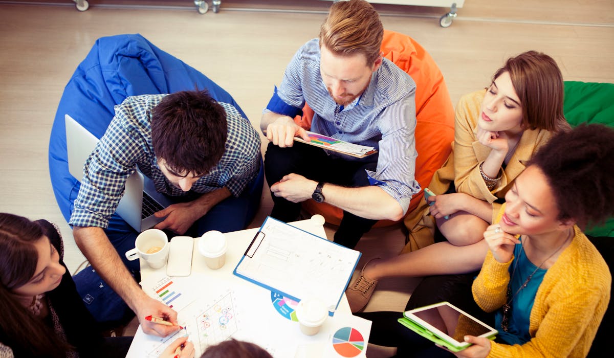 Six projets innovants qui répondent à des besoins sociaux, sociétaux ou environnementaux ont été primés par le réseau d'associations étudiantes Animafac, offrant aux lauréats une récompense pécuniaire et un accompagnement personnalisé. Six projets innovants qui répondent à des besoins sociaux, sociétaux ou environnementaux ont été primés par le réseau d'associations étudiantes Animafac, offrant aux lauréats une récompense pécuniaire et un accompagnement personnalisé.