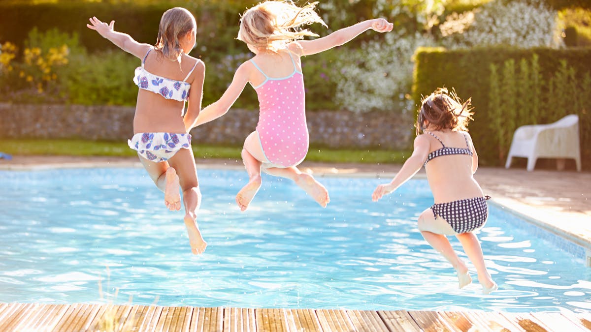 Pour sécuriser votre piscine et protéger les enfants, vous avez le choix entre quatre dispositifs de sécurité.