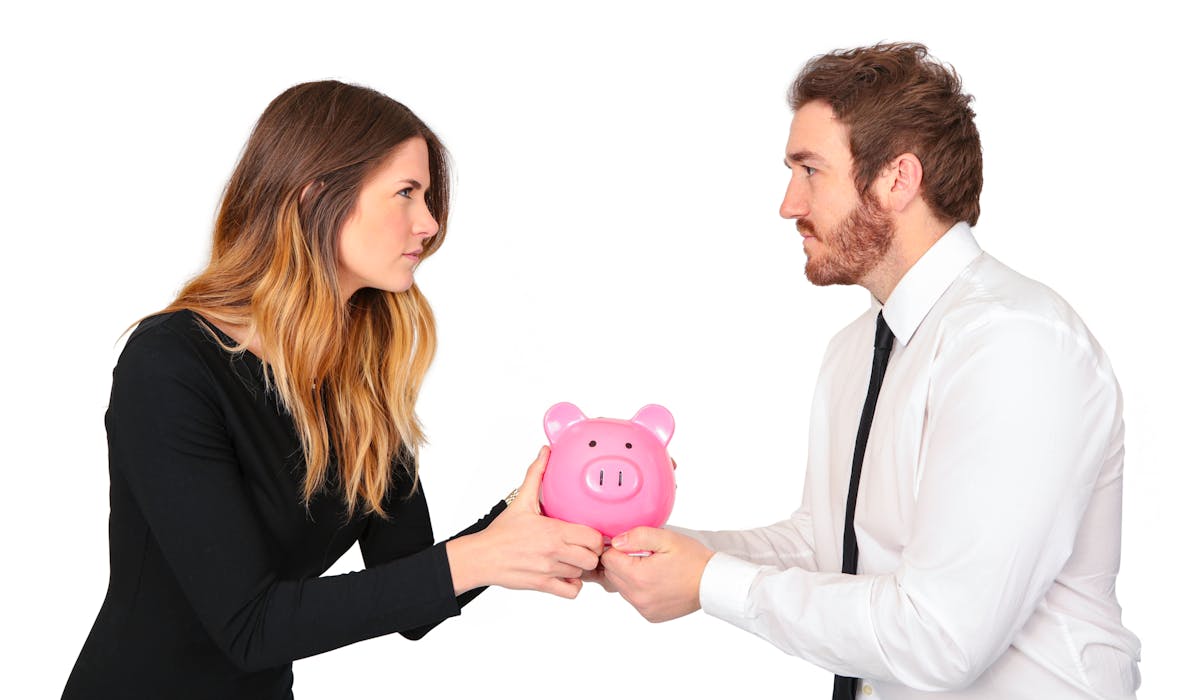 En tant qu'entrepreneur, divorcer de votre conjoint(e) peut être lourd de conséquences pour votre activité professionnelle selon le contrat de mariage qui s'applique à votre situation, c'est pourquoi il vaut mieux les anticiper pour limiter les risques. En tant qu'entrepreneur, divorcer de votre conjoint(e) peut être lourd de conséquences pour votre activité professionnelle selon le contrat de mariage qui s'applique à votre situation, c'est pourquoi il vaut mieux les anticiper pour limiter les risques.