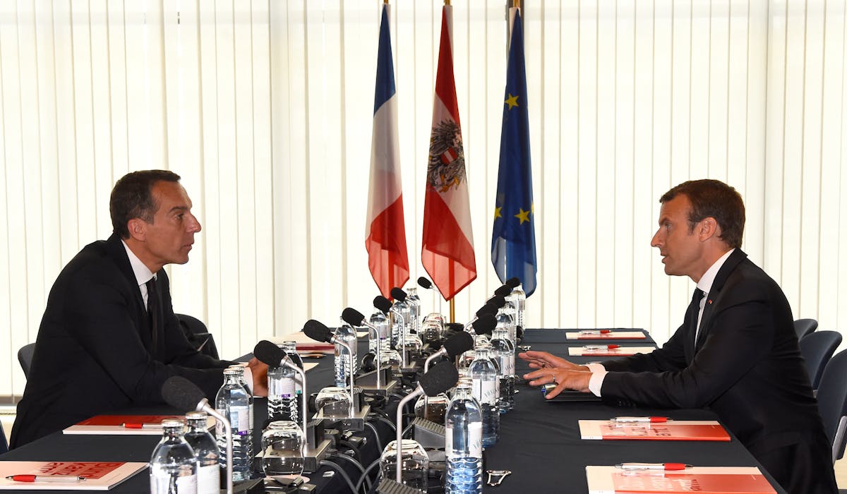 Emmanuel Macron et le chancelier autrichien Christian Kern, jeudi à Salzbourg. Emmanuel Macron et le chancelier autrichien Christian Kern, jeudi à Salzbourg.