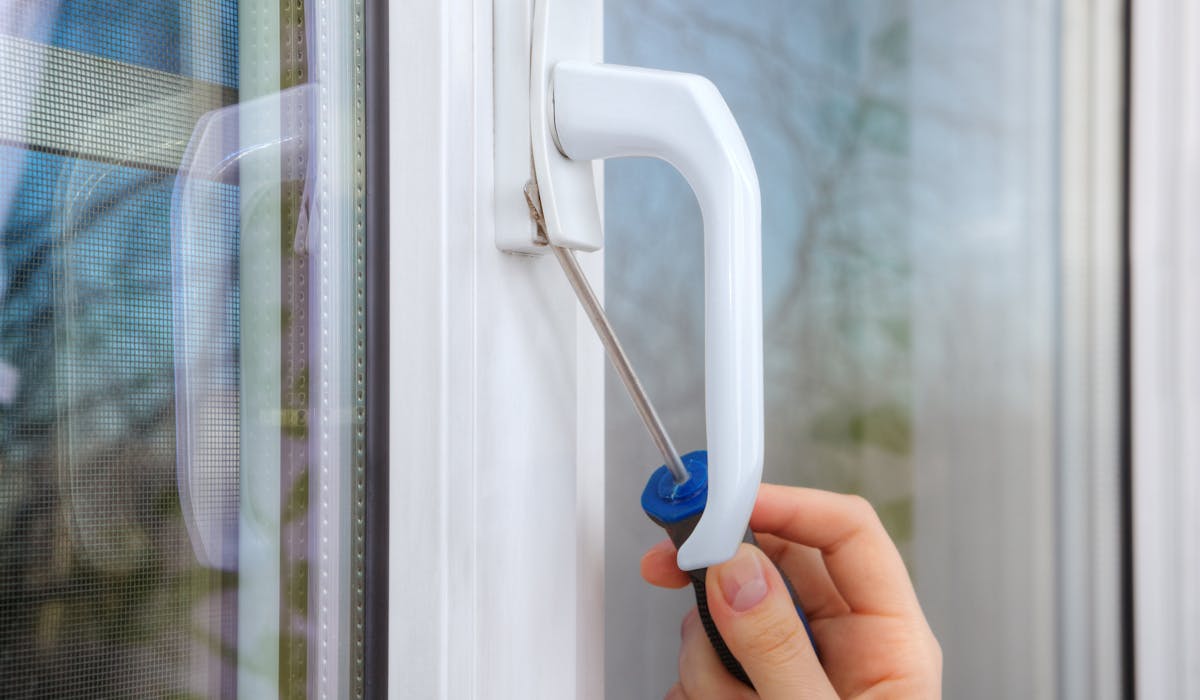 Des particuliers peuvent subir l’intrusion de squatteurs, par exemple après des vacances ou une hospitalisation. Des particuliers peuvent subir l’intrusion de squatteurs, par exemple après des vacances ou une hospitalisation.