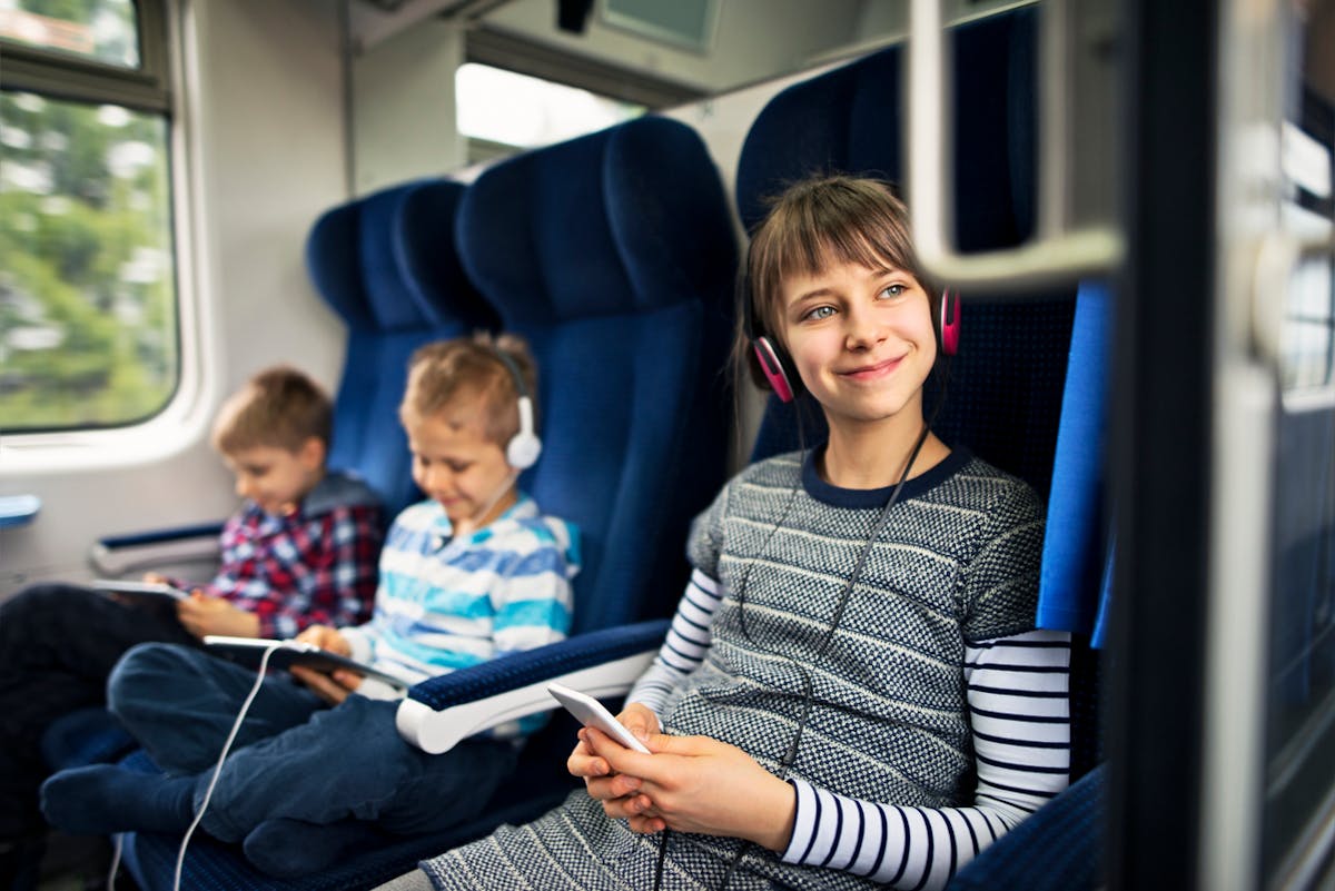 Accompagnement d'enfants en train, bus, et avion