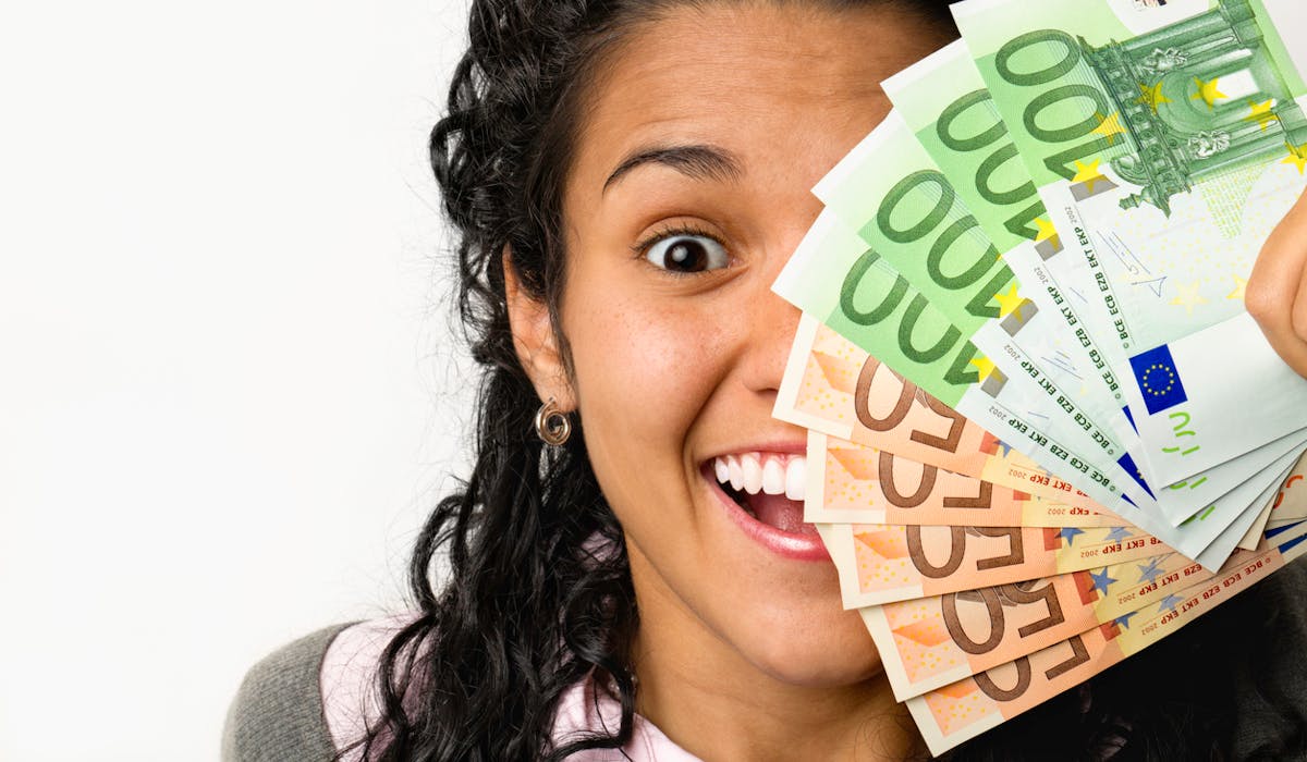 Vous pouvez gagner 1 000 euros par mois de revenu universel. Vous pouvez gagner 1 000 euros par mois de revenu universel.