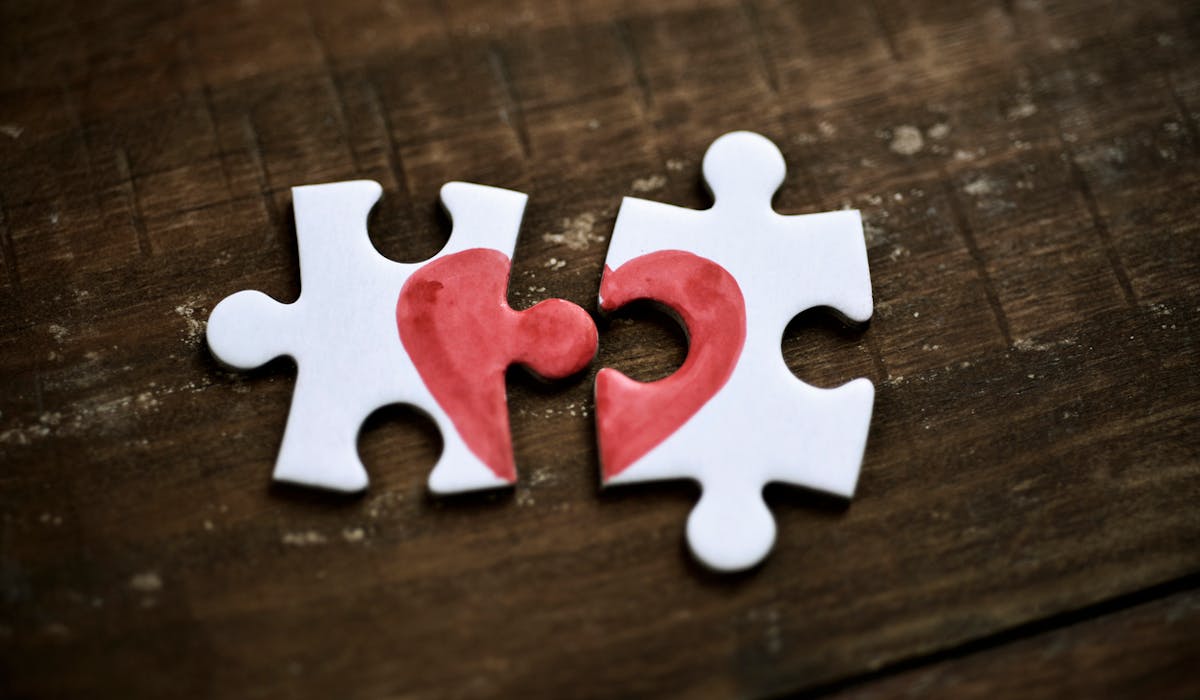 Dans un divorce par consentement mutuel, les conjoints sont d’accord concernant le principe de « la rupture du mariage » et ses conséquences, selon l’article 229-1 du Code civil. Dans un divorce par consentement mutuel, les conjoints sont d’accord concernant le principe de « la rupture du mariage » et ses conséquences, selon l’article 229-1 du Code civil.