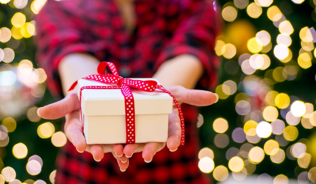 Donner son cadeau de Noël à une association, un acte généreux qui fera des heureux. Donner son cadeau de Noël à une association, un acte généreux qui fera des heureux.