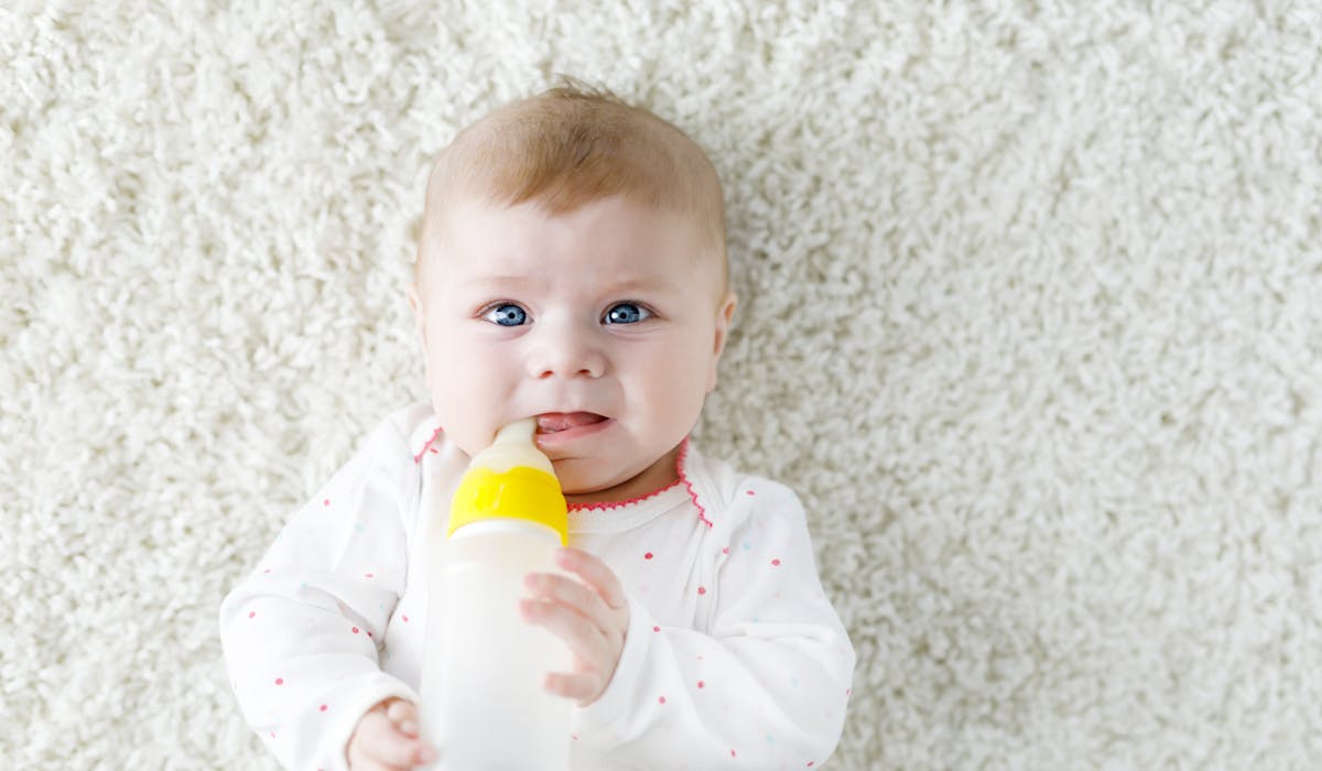 L’ingestion de lait infantile contaminé peut provoquer les symptômes de la gastro-entérite. L’ingestion de lait infantile contaminé peut provoquer les symptômes de la gastro-entérite.