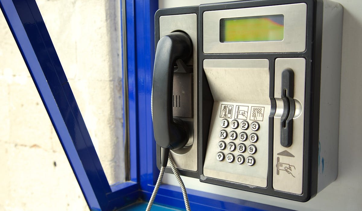 La France ne comptera plus que 350 cabines téléphoniques en 2018. La France ne comptera plus que 350 cabines téléphoniques en 2018.