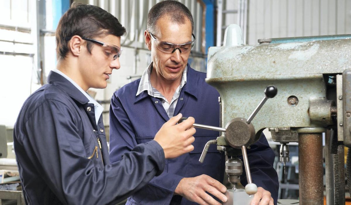 Le compte personnel de formation ouvre droit à 24 heures de formation par an. Le compte personnel de formation ouvre droit à 24 heures de formation par an.