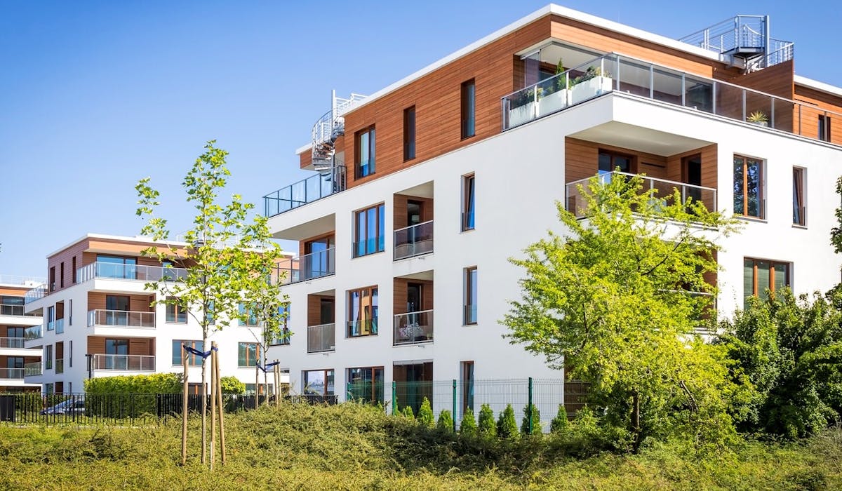 Le logement intermédiaire s'adresse à la classe moyenne. Le logement intermédiaire s'adresse à la classe moyenne.