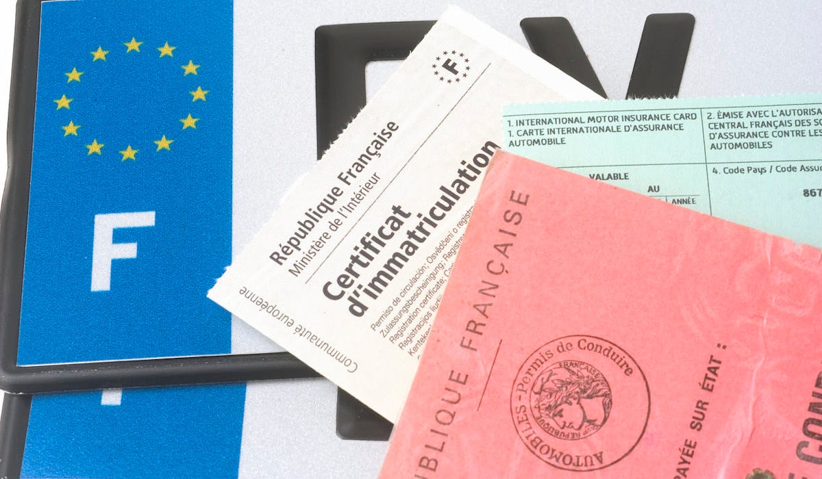 La Poste Vous Aide A Obtenir La Carte Grise De Votre Voiture