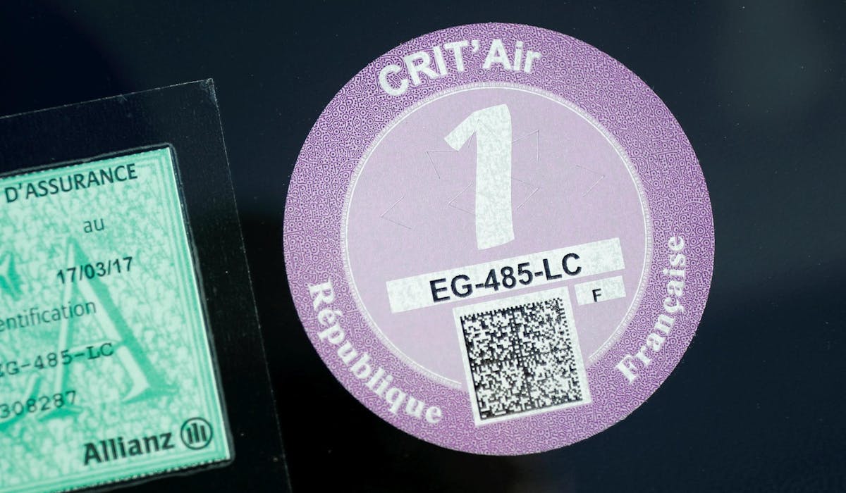 La vignette Crit’Air est obligatoire dans certaines villes. La vignette Crit’Air est obligatoire dans certaines villes.