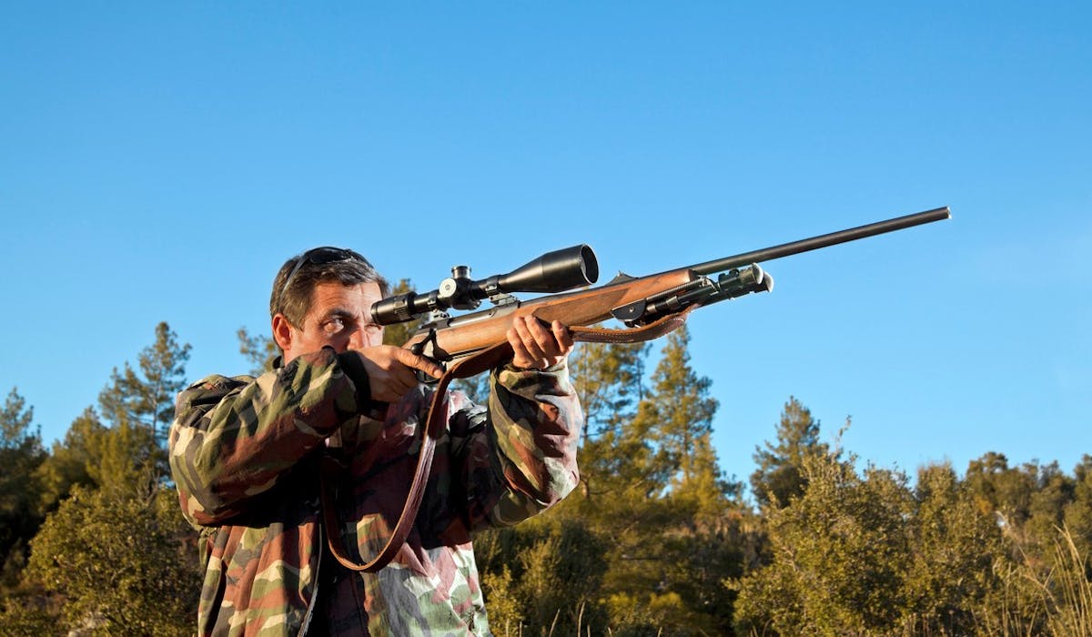 Les chasseurs peuvent désormais équiper leur carabine d’un réducteur de son. Les chasseurs peuvent désormais équiper leur carabine d’un réducteur de son.
