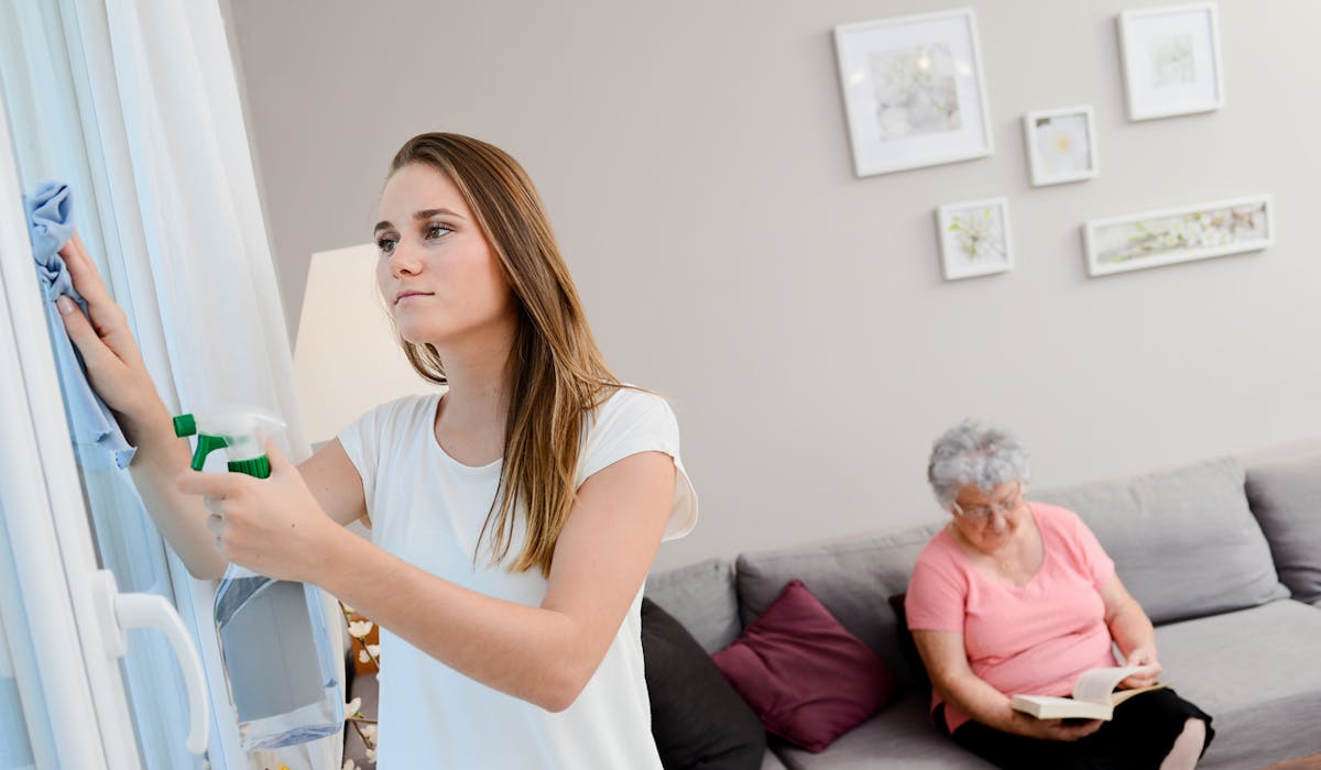 Au-delà de 8 heures de travail par semaine, l’employeur particulier est obligé de conclure un contrat écrit. Au-delà de 8 heures de travail par semaine, l’employeur particulier est obligé de conclure un contrat écrit.