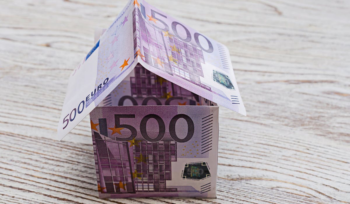 Le gouvernement envisage de lier la taxe foncière au revenu fiscal de référence. Le gouvernement envisage de lier la taxe foncière au revenu fiscal de référence.