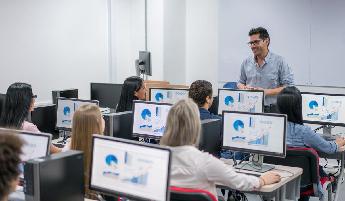 L'Etat veut financer 10 000 formations aux métiers du numérique. L'Etat veut financer 10 000 formations aux métiers du numérique.